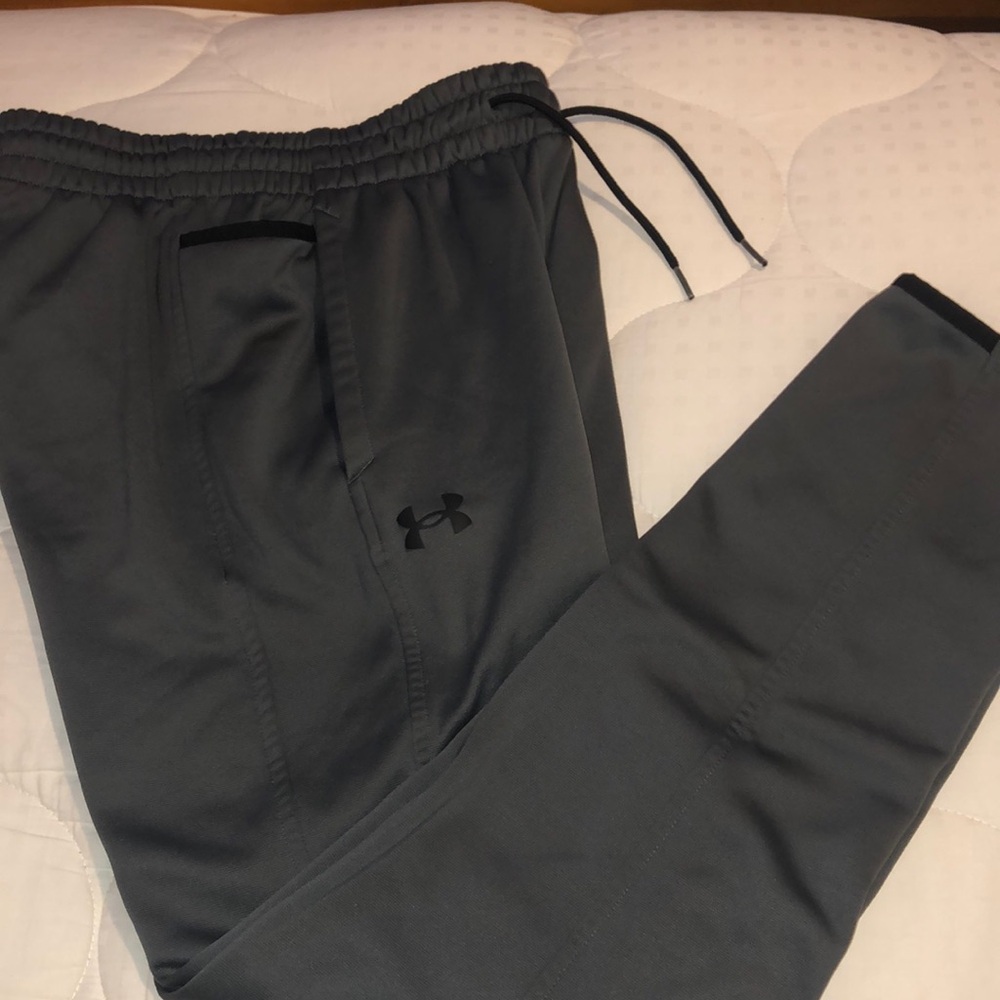 Men’s Under Armour Cold Gear Fleece Lined  gray joggers sweats small